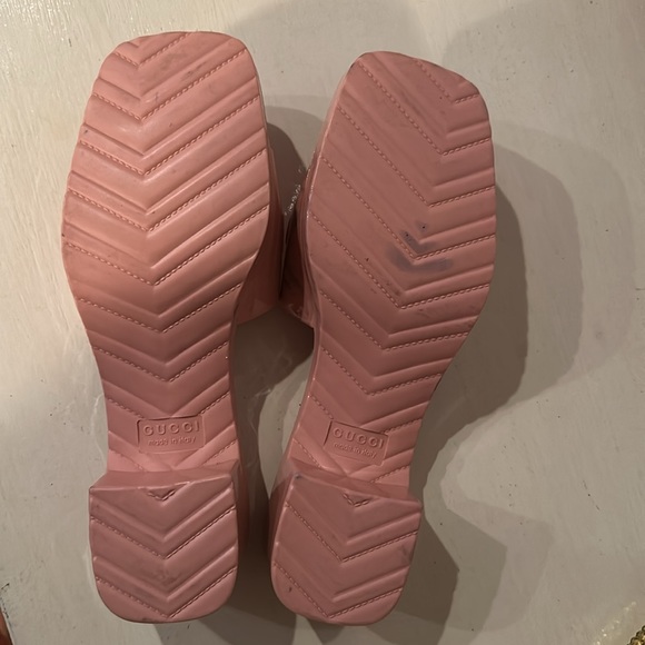 GUCCI embossed logo slides - Picture 4 of 7